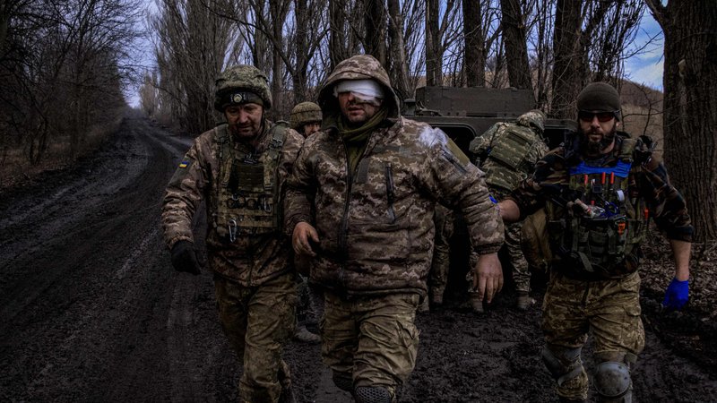 Fotografija: Po začetnem valu prostovoljcev, ki so hoteli stopiti v bran Ukrajine je pritok novih vojakov bistveno upadel. FOTO: Sergej Šestak/AFP