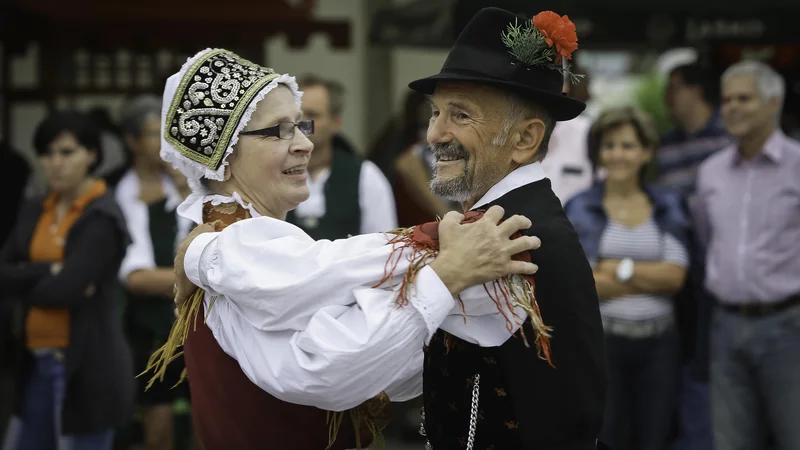 Že prej so obstajale pihalne godbe, valčki in polke, a tega Avsenikovega kvintetnega zvoka in načina igranja svet pred tem ni poznal, je povedal Sašo Avsenik. FOTO: Jože Suhadolnik/Delo