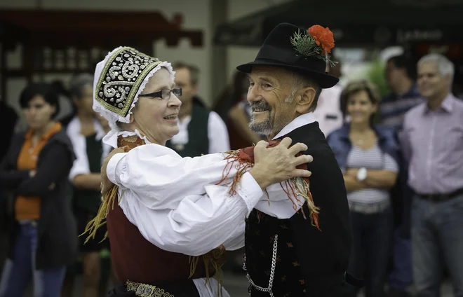 Že prej so obstajale pihalne godbe, valčki in polke, a tega Avsenikovega kvintetnega zvoka in načina igranja svet pred tem ni poznal, je povedal Sašo Avsenik. FOTO: Jože Suhadolnik/Delo