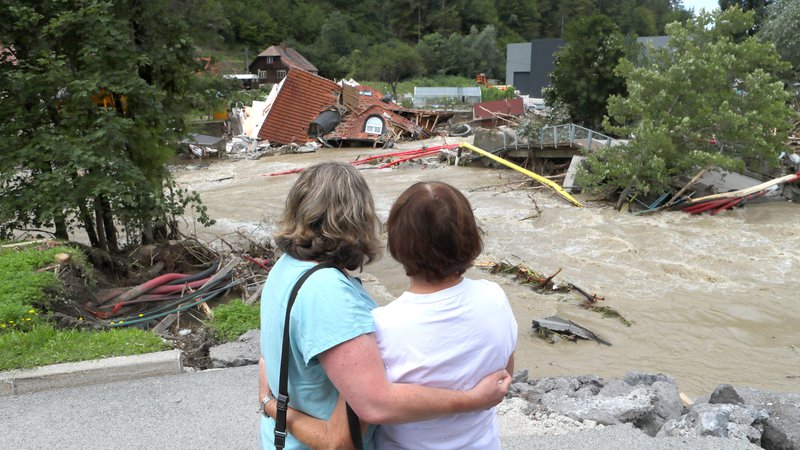 Fotografija: Največ škode so avgustovske poplave povzročile na javni infrastrukturi, a veliko bolj tragične so zgodbe posameznikov, ki so izgubili življenje ali dom. FOTO: Dejan Javornik