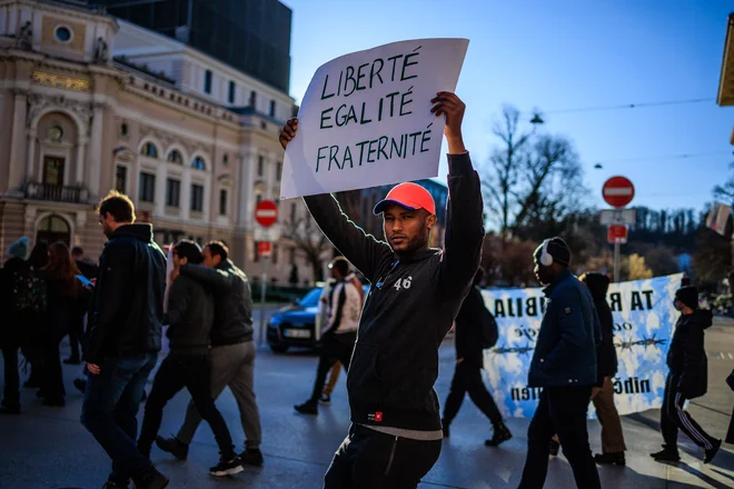 Svoboda, enakost, bratstvo – Marčevski protest proti diskriminaciji, proti deportacijam, za pravico do dela. FOTO: Črt Piksi