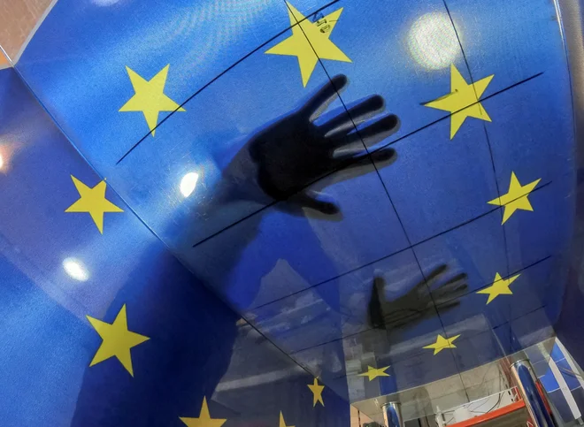 Ljudje v Evropi se zavedajo, da se svet spreminja. FOTO: Irakli Gedenidze/Reuters