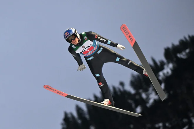 Nemec Andreas Wellinger je v prvi seriji poletel najdlje med vsemi. FOTO: Kerstin Joensson/AFP