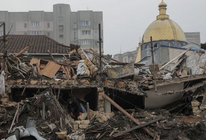 Porušene stavbe v Odesi po ruskem zračnem napadu. FOTO: Stringer Reuters