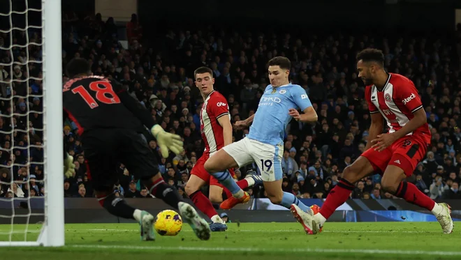 Julian Alvarez je potrdil zmago Manchester Cityja. FOTO: Phil Noble/Reuters