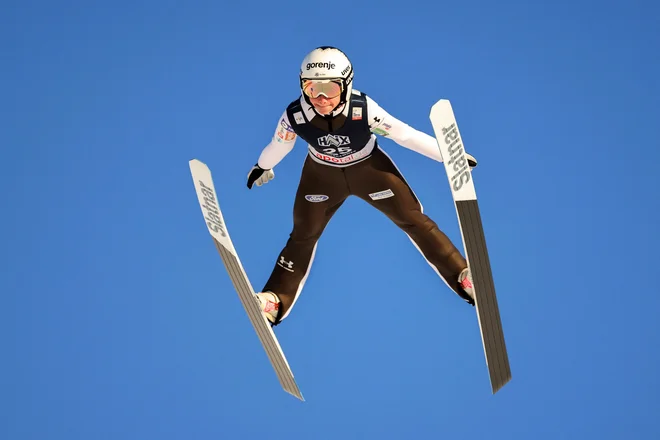 Nika Prevc je spet poletela do zmage. FOTO: Geir Olsen/Reuters