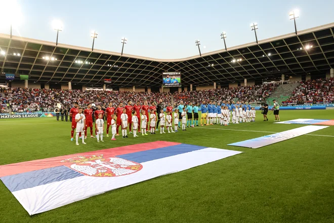 Zadnji dvoboj slovenskih in srbskih nogometašev v Stožicah lanskega junija v ligi narodov ni prinesel zmagovalca, a je že nakazal obrise evropske Slovenije. Foto Črt Piksi
