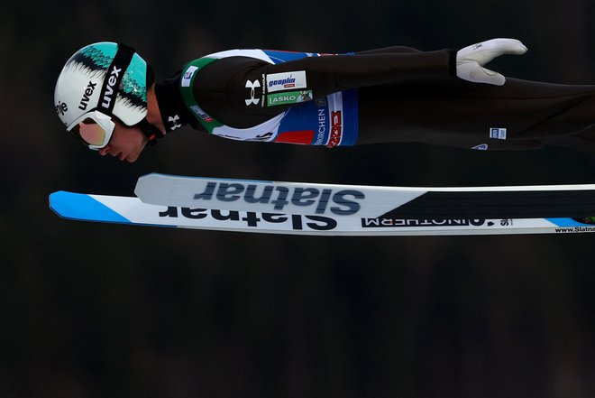 Anže Lanišek je poletel do zmage v Garmisch-Partenkirchnu. FOTO: Kai Pfaffenbach/Reuters