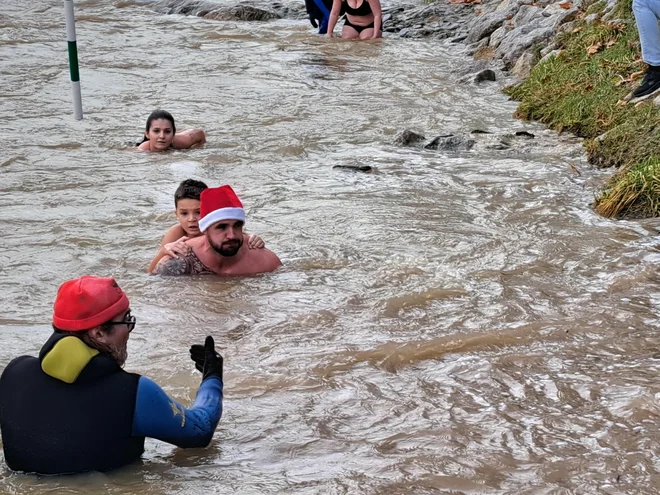 Najmlajši plavalci so šteli manj kot deset let. FOTO: Špela Kuralt/Delo