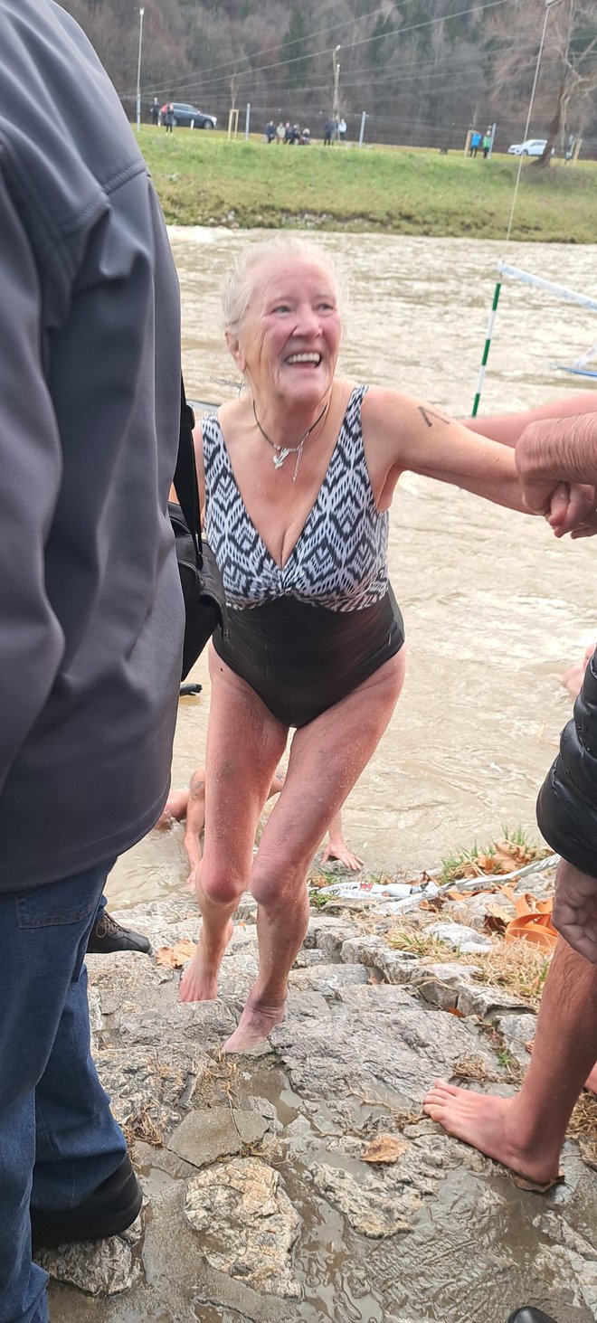 Najbučnejši aplavz je požela najstarejša plavalka Majda Gričar, ki je v Celje prišla z Gorenjske. FOTO: Špela Kuralt/Delo