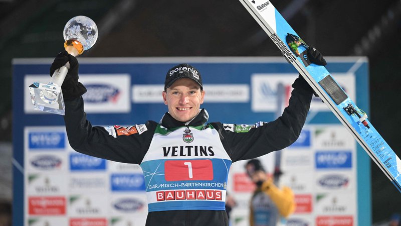 Fotografija: Anže Lanišek se je takole veselil zmage v Garmisch-Partenkirchnu. FOTO: Kerstin Joensson/AFP