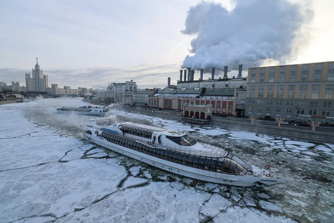 Reka Moskva je zamrznila. FOTO: Vera Savina/AFP