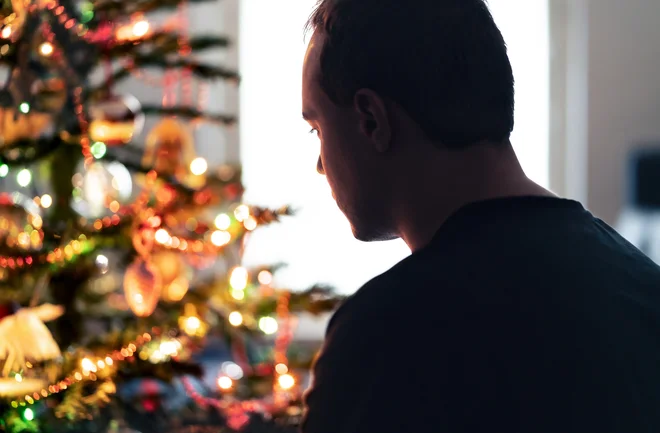 Kadar pričakovanja v t. i. veselem decembru gradimo na iluzijah oziroma nerealnih pričakovanjih, neizogibno sledi boleč pristanek na trdnih tleh. FOTO: Shutterstock