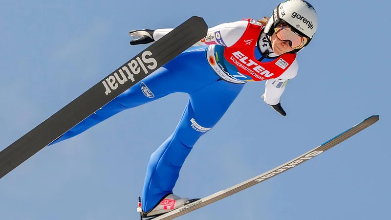 Nika Prevc je v Beljaku poletela že do četrte zmage v svetovnem pokalu. FOTO: Matej Družnik/Delo
