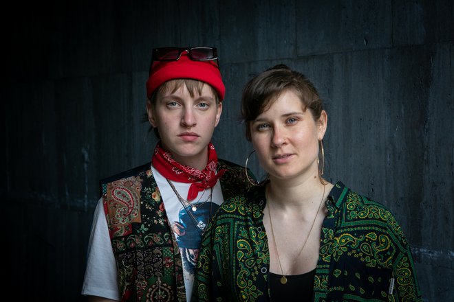 Freekind sta hrvaška pianistka in pevka Sara Ester Gredelj in slovenska bobnarka Nina Korošak Serčič. FOTO: Voranc Vogel/Delo