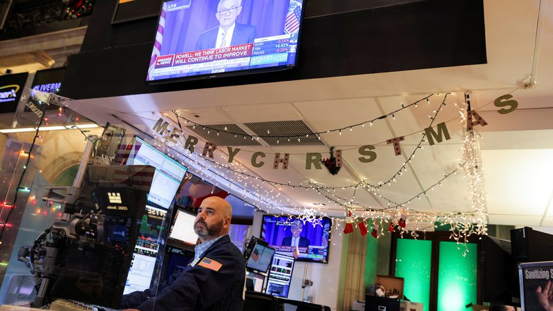 Fotografija: Finančniki pozorno spremljajo signale iz ameriške centralne banke. Foto Andrew Kelly/Reuters