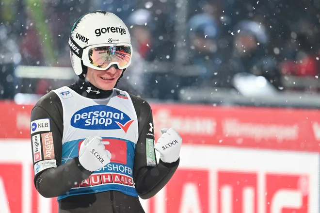 Anže Lanišek je z brezhibnim skokom v drugi seriji postavil daljavo dneva. FOTO: Kerstin Joensson/AFP