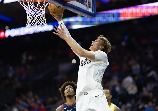 Finski zvezdnik Lauri Markkanen je bil najboljši strelec Utaha v Philadelphii. FOTO: Bill Streicher/Usa Today Sports Via Reuters Con