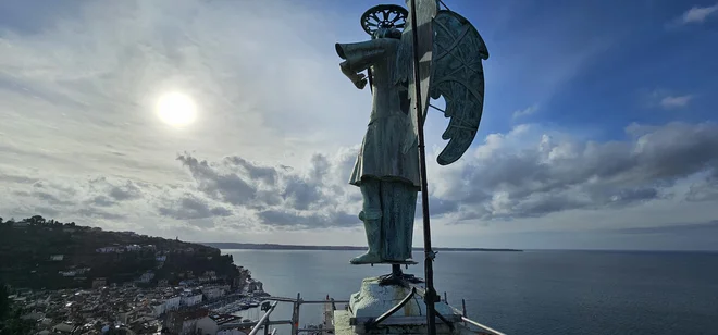 Najbolj izpostavljeni spomenik v Piranu je tudi spomenik nacionalnega pomena. Foto Boris Šuligoj