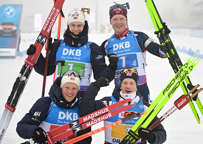 Zmagovalna norveška četverica. FOTO: Tobias Schwarz/AFP