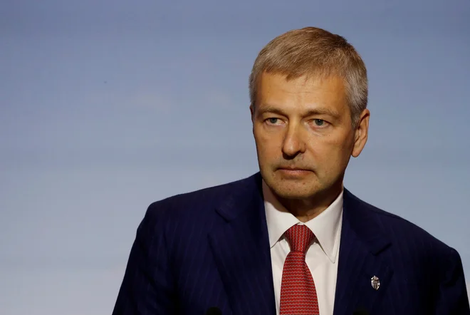Dimitrij Ribolovljev med drugim meni, da je za znamenito sliko Da Vincija Odrešenik sveta odštel preveč, a sam jo je nato prodal še za veliko več, rekordno visokih 450 milijonov dolarjev. FOTO: Eric Gaillard/Reuters