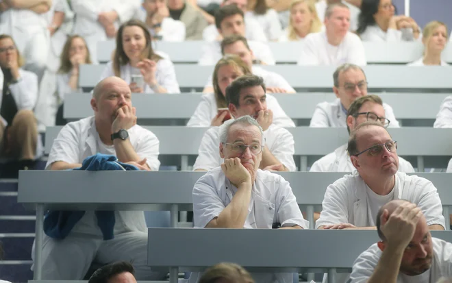 »Verjamem, da na obeh straneh premoremo toliko volje in energije, da bomo ta korak naredili in da zaostrovanje ne bo potrebno,« je poudarila zdravstvena ministrica.