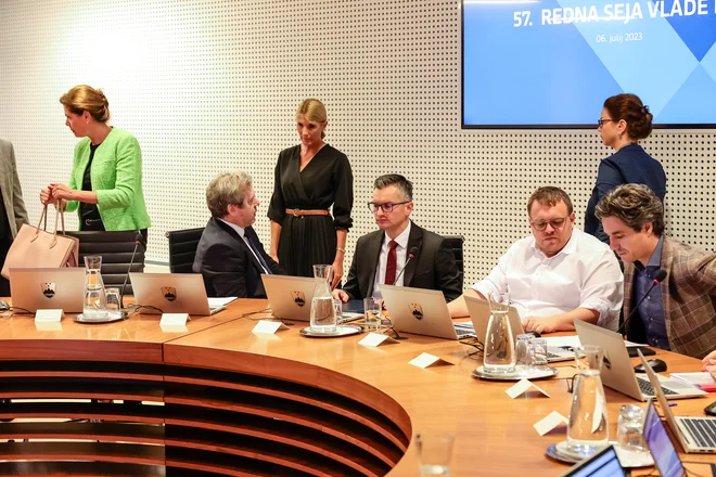 Poročali smo, da so koalicijske partnerice oziroma njeni generalni sekretarji usklajevanje prioritet začeli že pred novim letom. Za čistopis so zadolžili Luko Mesca, ki je v zadnjem obdobju na sestankih nadomeščal sekretarja Levice. FOTO: Črt Piksi/Delo