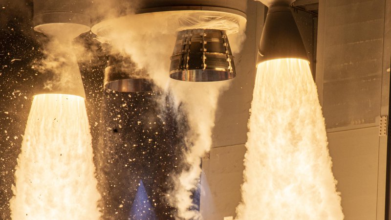 Fotografija: Brutalna moč raketnih motorjev vulcana, ki je pred dnevi uspešno opravil krstni polet. Letos se obeta še več krstnih poletov raket. FOTO: United Launch Alliance

 