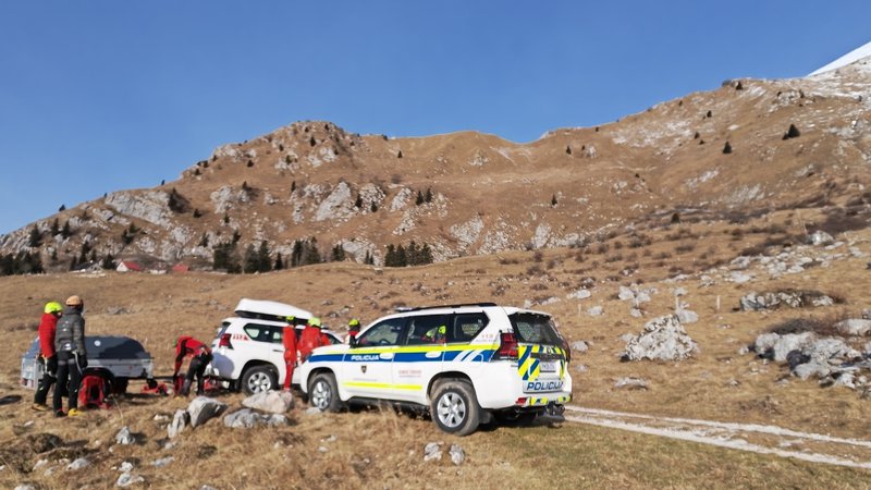 Fotografija: Polciisti in gorski reševalci so našli truplo. FOTO: PU Nova Gorica 