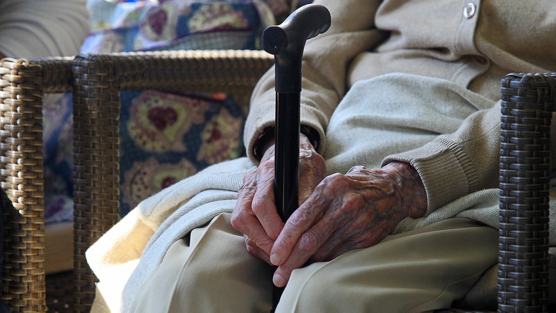 Fotografija: Zgodilo se je v domu starejših občanov. FOTO: Blaž Samec/Delo