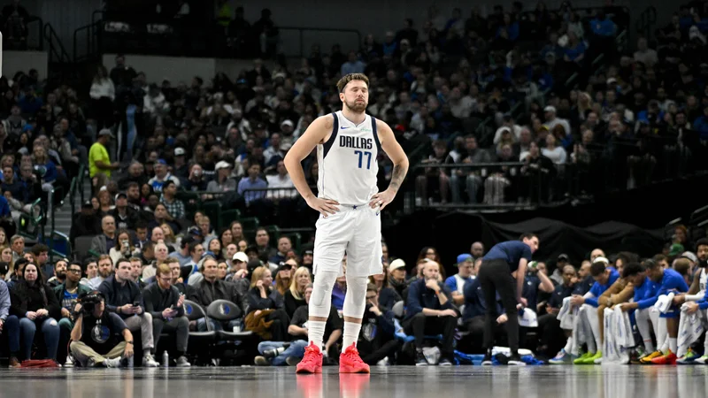Luka Dončić ni mogel verjeti, kakšno priložnost je zapravil s soigralci. FOTO: Jerome Miron/USA Today Sports