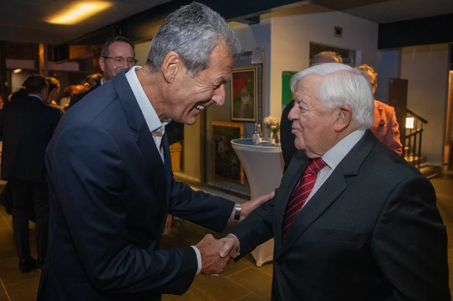 Stojan Petrič ob Milanu Kučanu. FOTO: Voranc Vogel/Delo