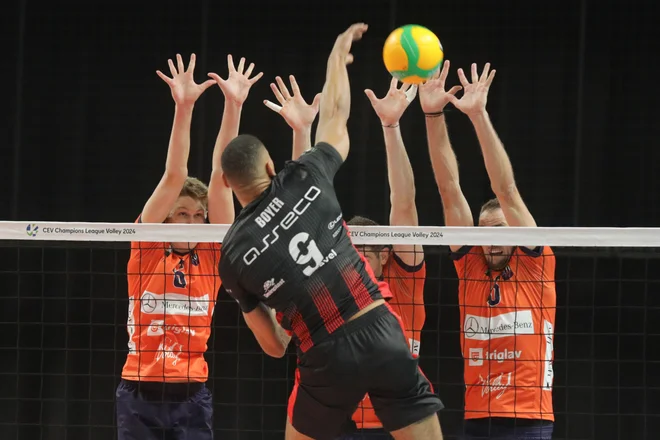 Odbojkarji ACH Volley še vedno čakajo na prvo zmago. FOTO: Voranc Vogel