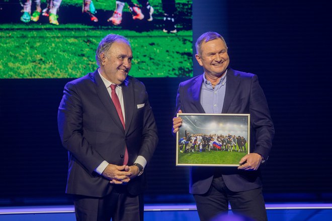 Posebno priznanje je prejel tudi selektor slovenske nogometne reprezentance Matjaž Kek. FOTO: Voranc Vogel/Delo