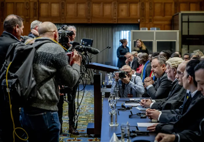 Ministrica je komentirala tudi tožbo, v kateri Južna Afrika pred istim sodiščem Izraelu očita, da nad Palestinci izvaja genocid. FOTO: Remko De Waal/AFP