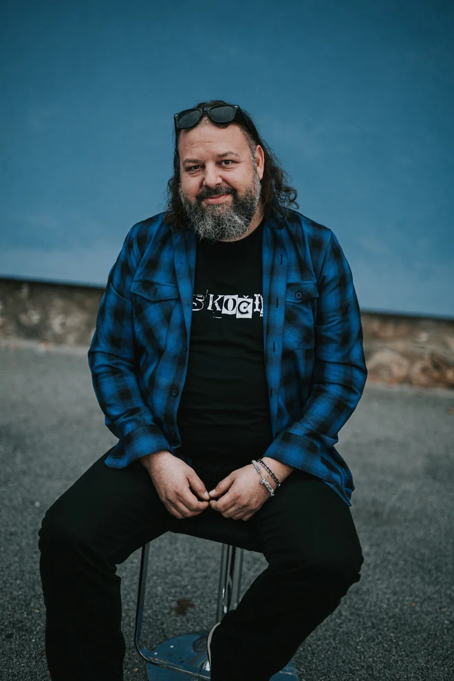 »Moje rojstno ime je bilo Damir, jaz pa sem se preimenoval v Martina. Ampak je bilo tako ali tako brez veze, saj me vsi kličejo Buco. Samo policisti in na sodišču me pokličejo po imenu.« Foto Nadica Petrova