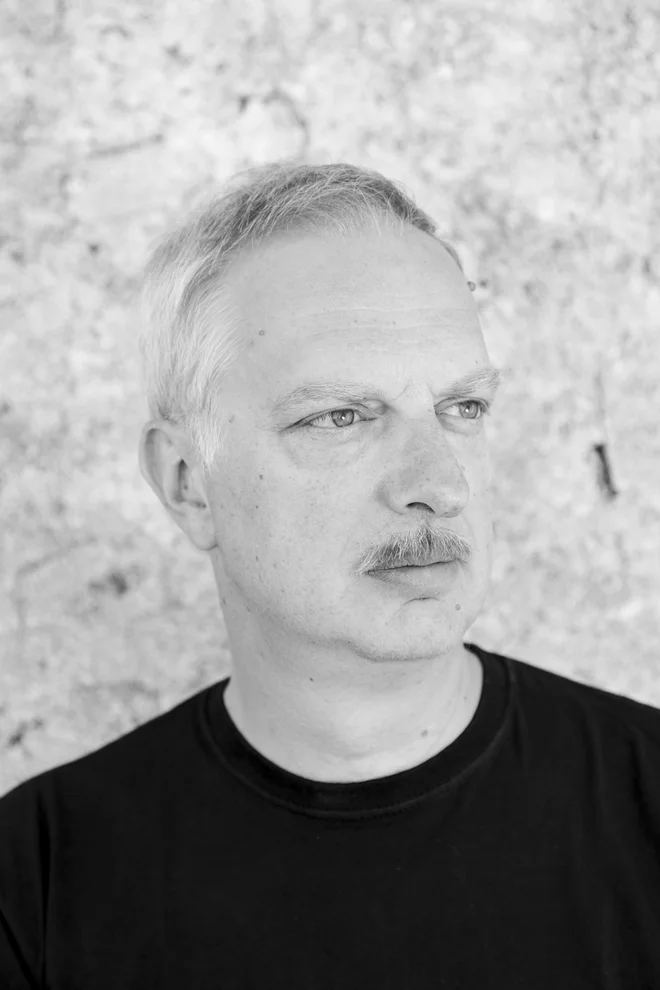 Pisatelj Antonio Scurati ugotavlja, da je Mussolini vse stavil na žalostna čustva: strah, stare zamere, resentiment, razočaranje, občutek izdajstva, ogroženosti. Stavo je dobil. FOTO: Greta Stella