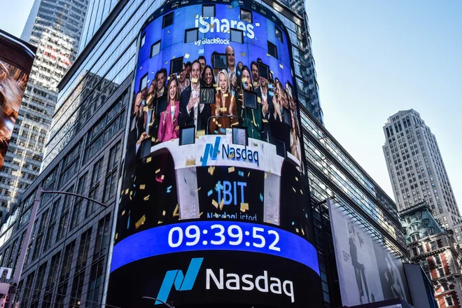 Borza Nasdaq je prešnji teden pozdavila prve borzno trgovane sklade (ETF), ki so vezani na bitcoin.

FOTO: Stephanie Keith/AFP
