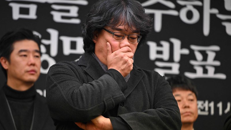 Fotografija: Režiser filma Parazit je državne organe pozval, da opravijo temeljito preiskavo in ugotovijo, ali so bile v policijskem postopku storjene kakšne pomanjkljivosti. FOTO: Jung Yeon-je/AFP