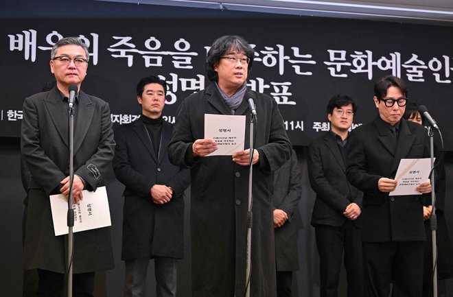 Po smrti igralca so se ustvarjalci povezali v Združenje za solidarnost kulturnih umetnikov.  FOTO: Jung Yeon-je/AFP