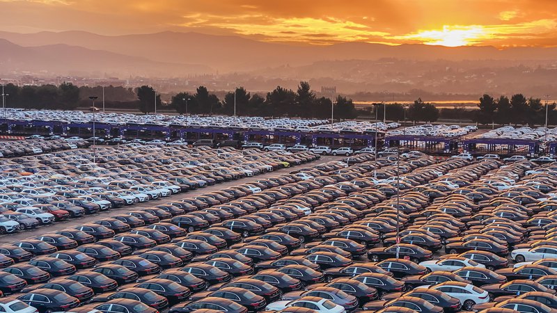 Fotografija: Lani je šlo skozi Koper 801.000 avtov, letos jih bo blizu 900.000. FOTO: Kristjan Stojaković