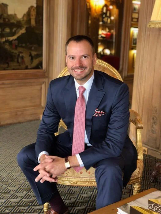 Lastnik André Terrail, ki ga gostje nazivajo po imenu, La Tour d'Argent naziva kot pravo izkustveno zgradbo, znotraj katere je nekakšna »vas«. FOTO: Facebook