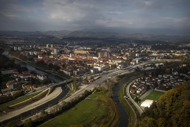 Mestna občina Celje je ena od 23 občin v državi, ki še vedno nimajo sprejetega občinskega prostorskega načrta. FOTO: Voranc Vogel/Delo