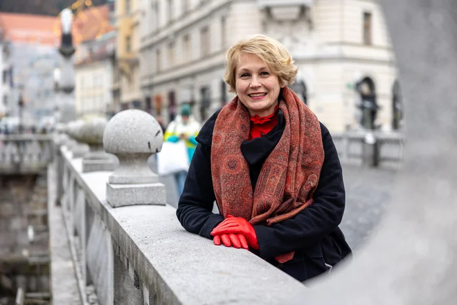 Pripravlja se reforma EU, s katero naj bi se vse odločitve v EU sprejemale s kvalificirano večino. Treba bi bilo opraviti široko razpravo o tem, ali se strinjamo s takšnim prenosom suverenosti, opozarja Ana Stanič. FOTO: Črt Piksi/Delo