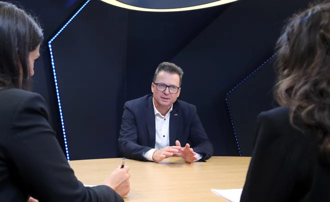 Glede koalicij novih obrazov so se vse napovedi Janeza Janše doslej uresničile, opozarja Zvonko Černač, predsednik sveta SDS, poslanec in nekdanji minister. FOTO: Marko Feist