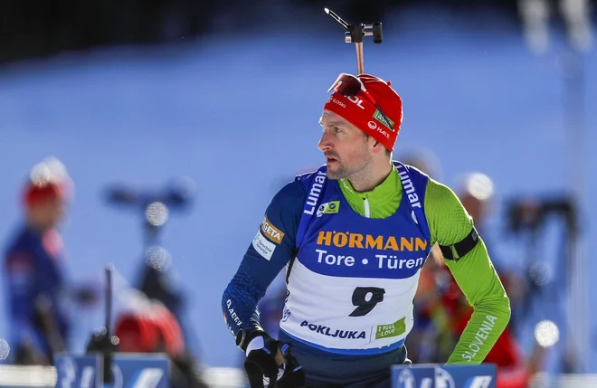 Jakov Fak je na zasledovalni preizkušnji v Ruhpoldingu napredoval na 12. mesto. FOTO: Matej Družnik/Delo