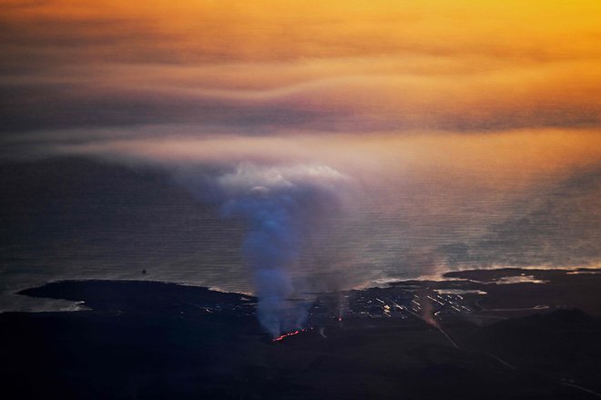 Na Islandiji, kjer živi približno 370.000 ljudi, je več kot 30 aktivnih vulkanov, zaradi česar je severnoevropski otok glavna destinacija za vulkanski turizem. FOTO: Sergei Gapon/AFP