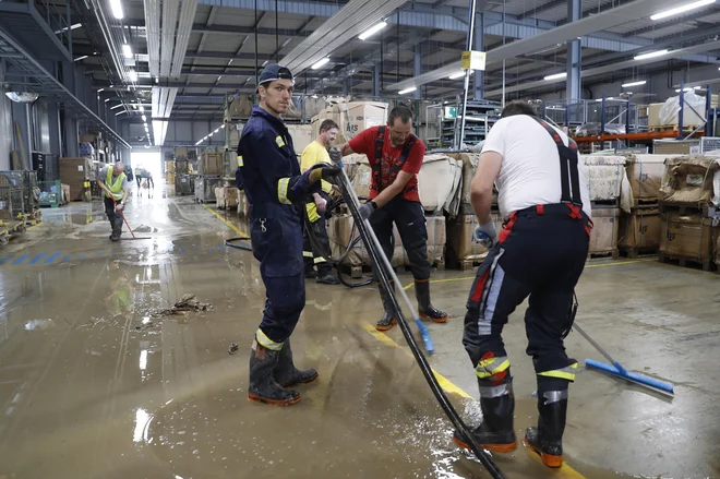 Ocenjeno je, da je Savinja 4. avgusta lani družbi KLS Ljubno povzročila za 106 milijonov evrov škode. Foto Leon Vidic