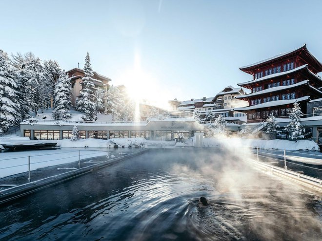 Že 25 let ima hotel najviše ležeč zunanji bazen v Alpah ali tako imenovano kopalno jezero v jezeru. FOTO: promocijsko gradivo