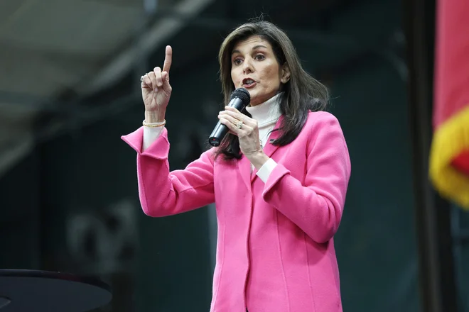 Nekdanja veleposlanica pri OZN Nikki Haley se predstavlja za glas domačega in mednarodnega razuma. FOTO: Kevin Dietsch Getty Images via AFP